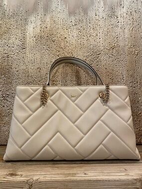 NWOT DKNY Medium Veronica Cream Quilted Satchel Shoulder Bag Gold-Tone Chain